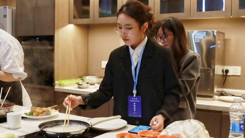 休闲食品线上线下生产厂家排名背后的考量因素