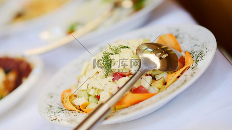 食品批发代理：货源、价格、对比的深层解析
